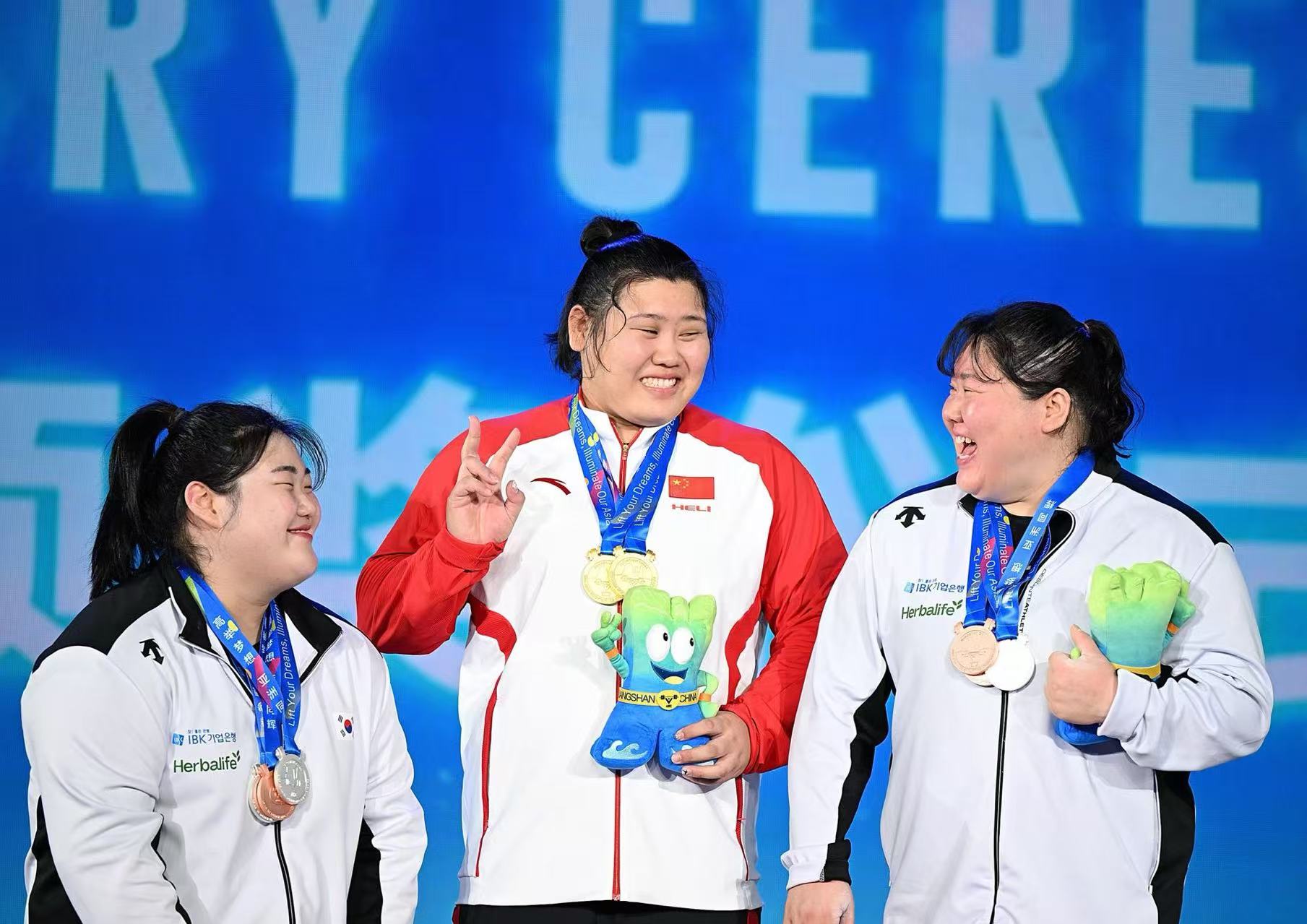 关于本土运动员在主场表现亮眼收获金牌的信息 关于本土运动员在主场表现亮眼收获金牌的信息