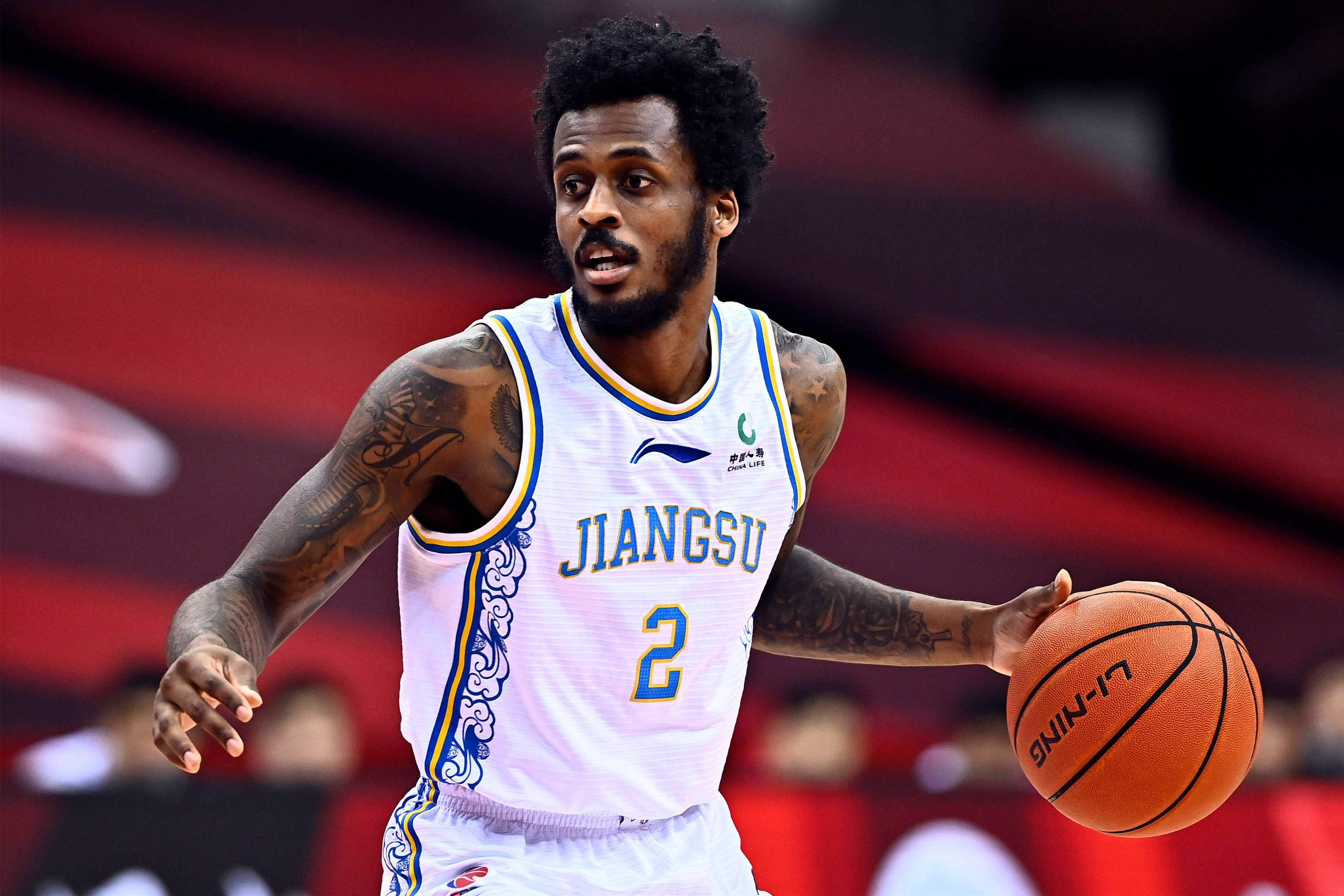 关于沙尔克04继续胜利，反弹势头强劲的信息