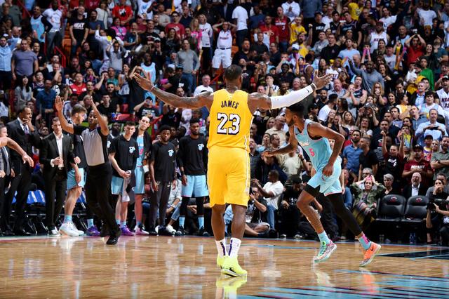 雄鹿擒下北境之王,双核联手狂砍40+的简单介绍 雄鹿擒下北境之王,双核联手狂砍40+的简单介绍