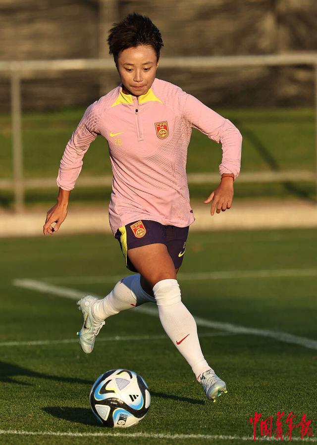 关于中国女足积极备战，队员全力以赴，冲击冠军！的信息