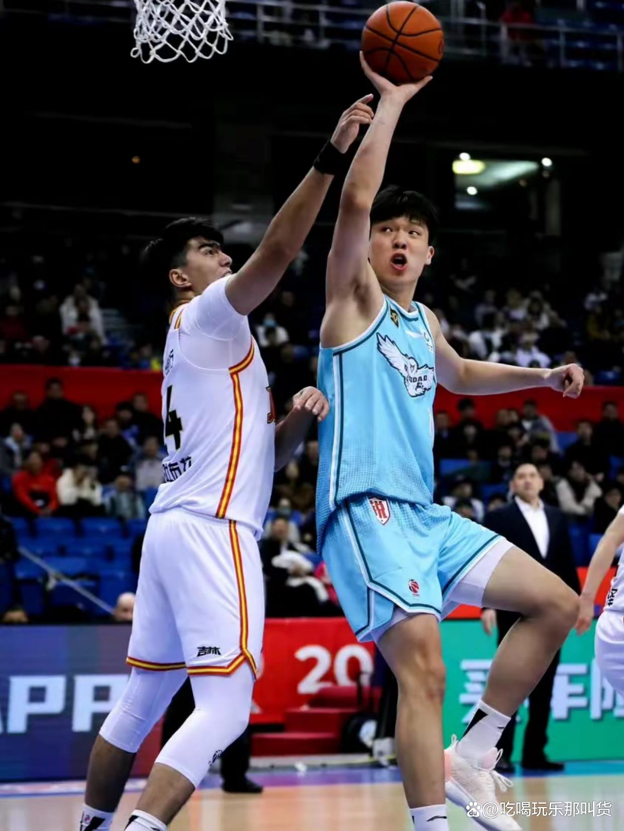 三亿体育体育娱乐-张三加盟球队，引发球迷热情迎战CBA新赛季的简单介绍