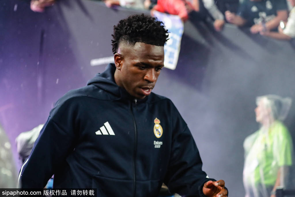 三亿体育体育官方登录入口-赛场上法国球员实力抢眼，引起球迷热议