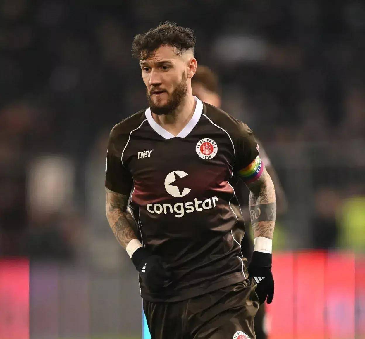 汉堡主场保持不败，积分榜稳步上升