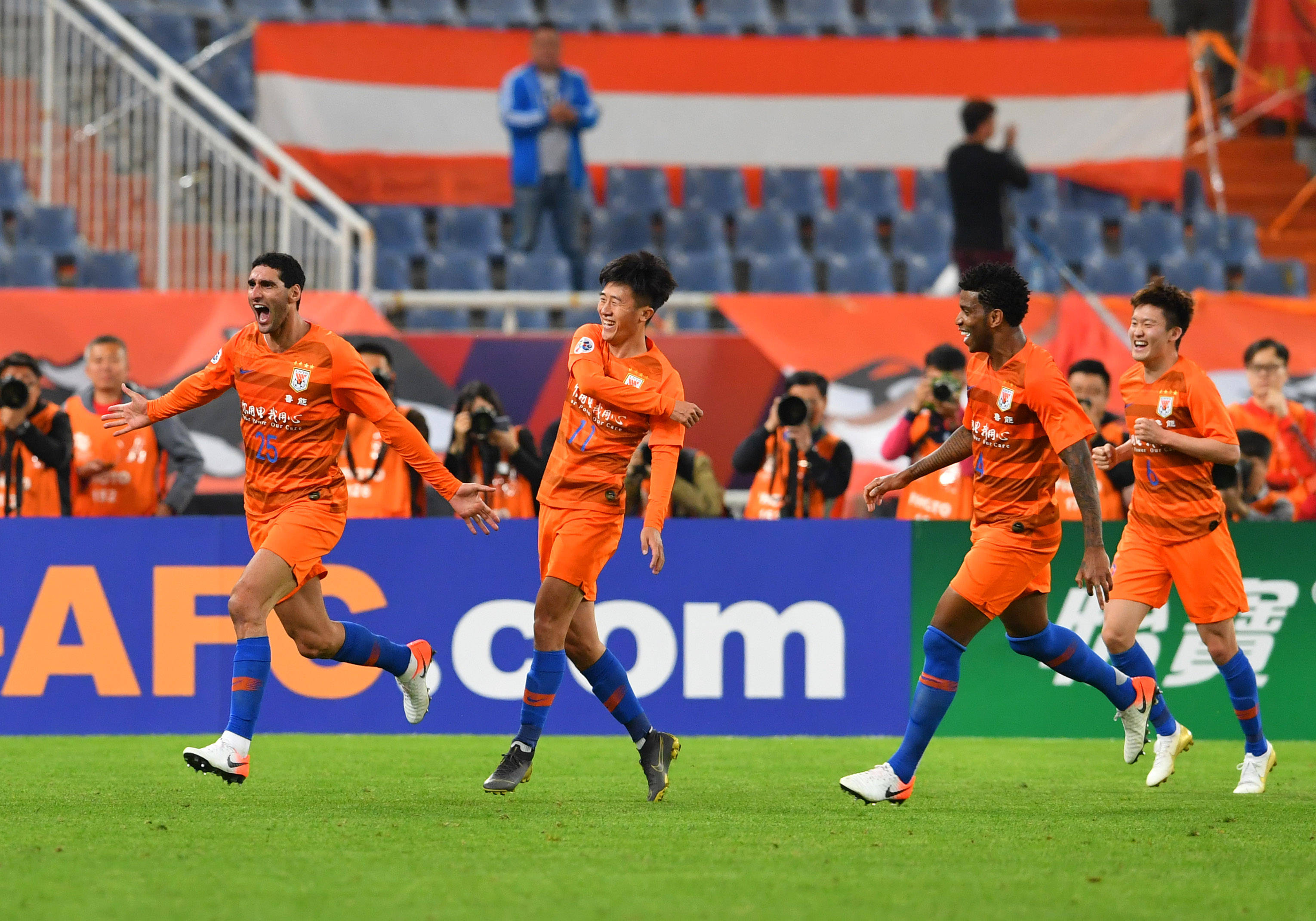 三亿体育体育登录-关于精彩一幕接一幕，亚冠赛场热闹非凡！的信息