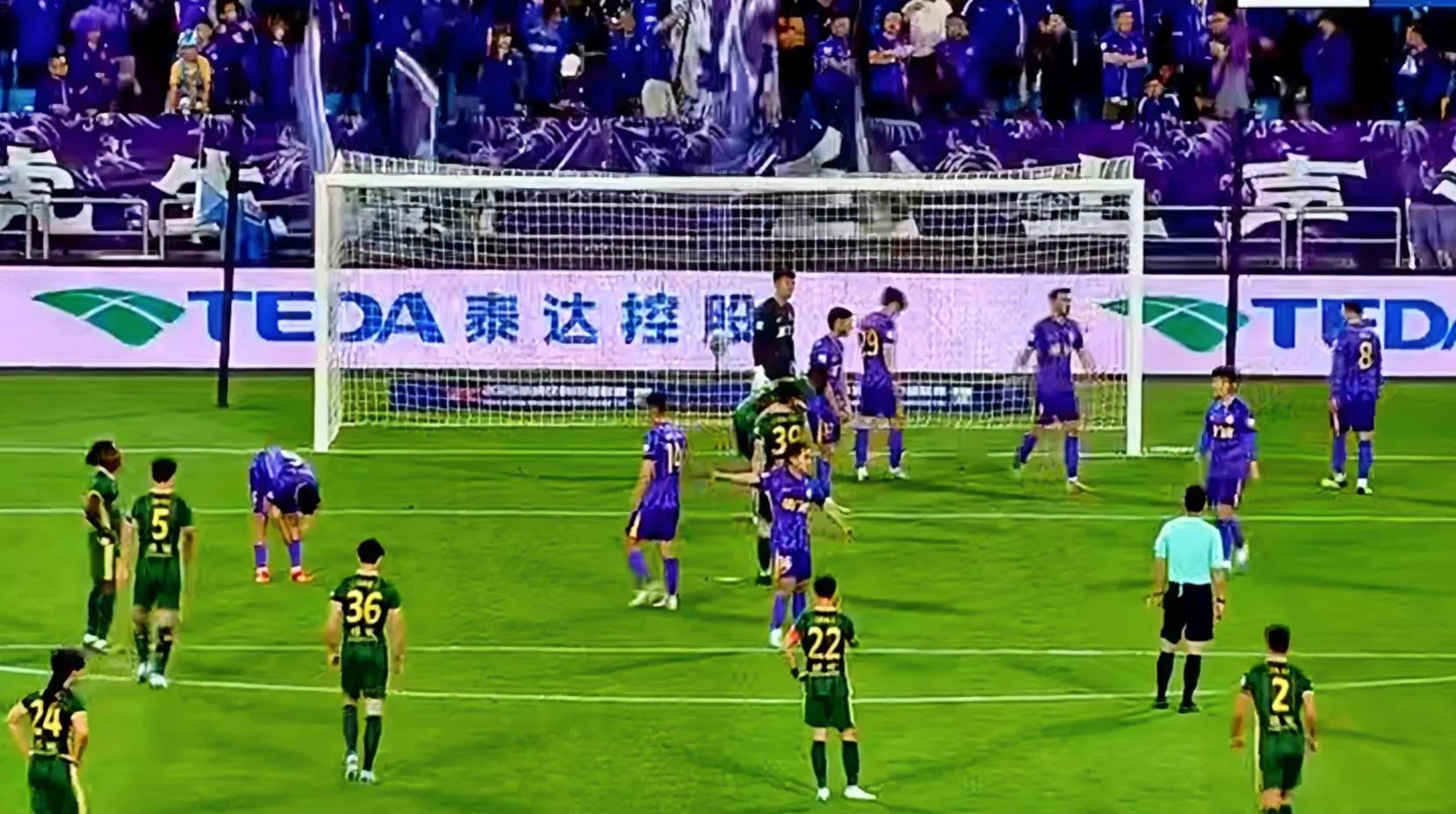 三亿体育体育培训-客场作战强队难阻，主队取得胜利