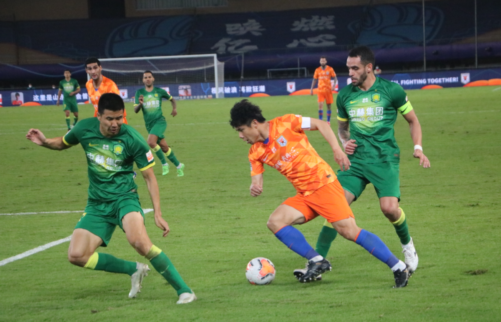 三亿体育体育官网app-比赛压轴，场面难以预测，球员全情投入争夺的简单介绍