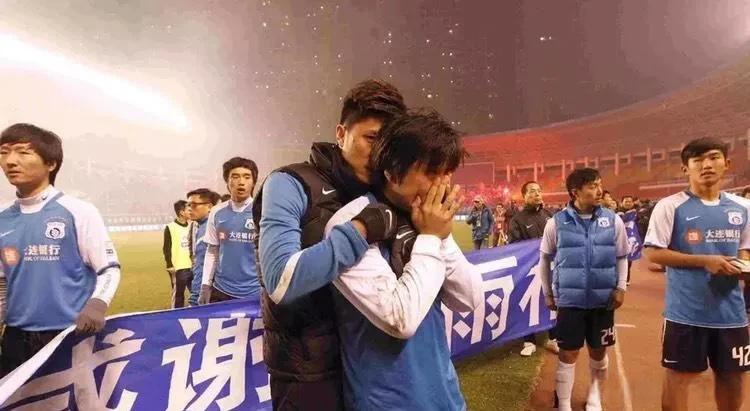 国内联赛冠军之争激烈展开,看球队如何应对 国内联赛冠军之争激烈展开,看球队如何应对