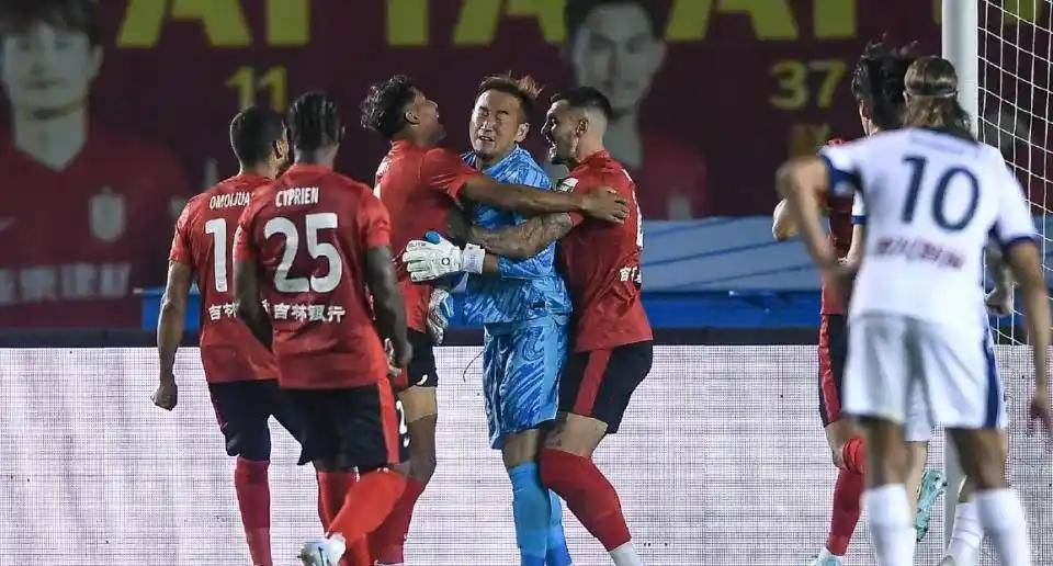 包含长春亚泰主场作战，面临重要考验的词条