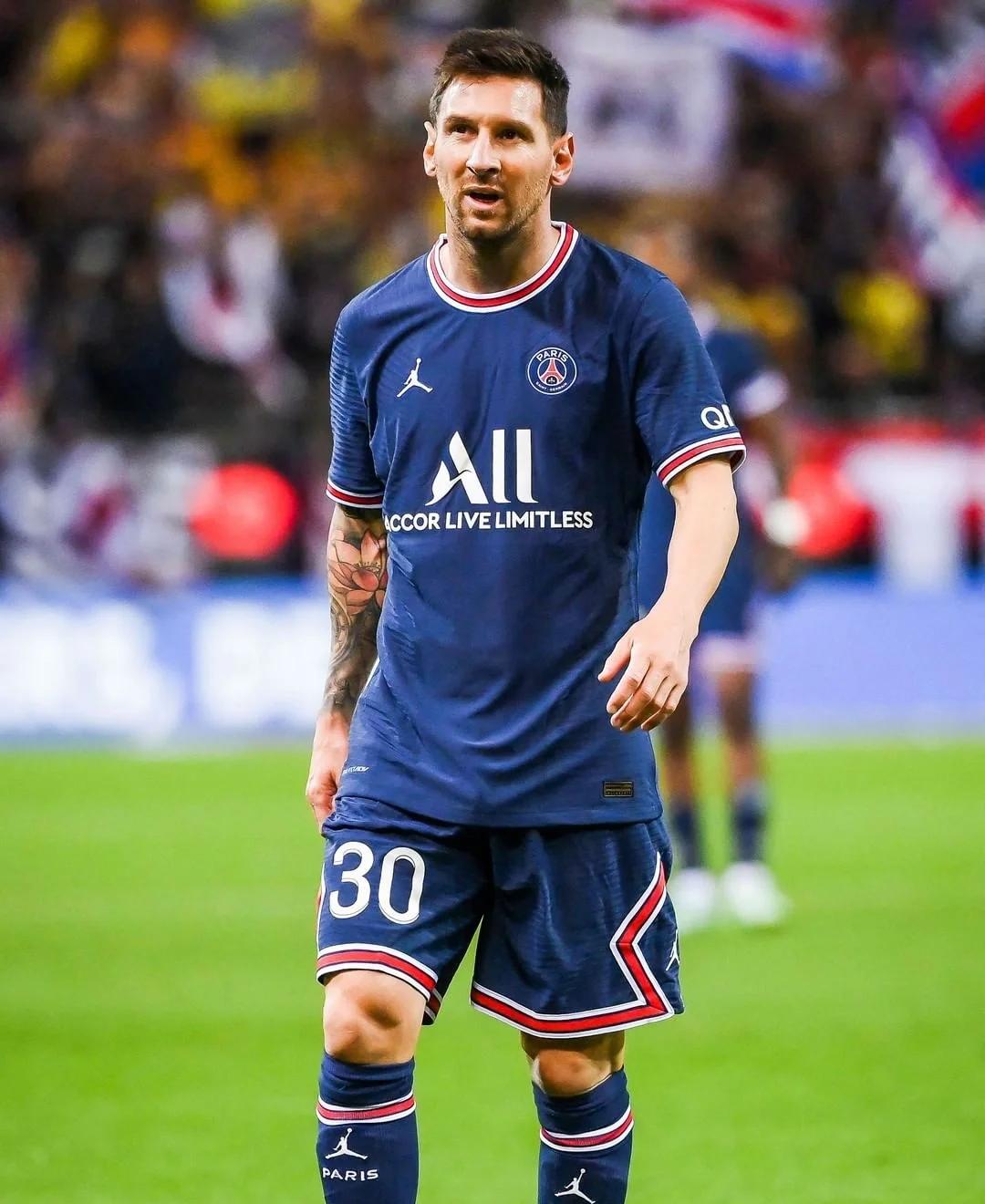 关于梅西帽子戏法，巴黎惊险晋级八强的信息