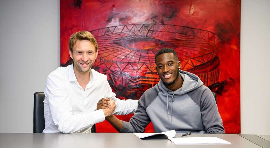 关于切尔西中场莱昂前往勒沃库森效力的信息 关于切尔西中场莱昂前往勒沃库森效力的信息