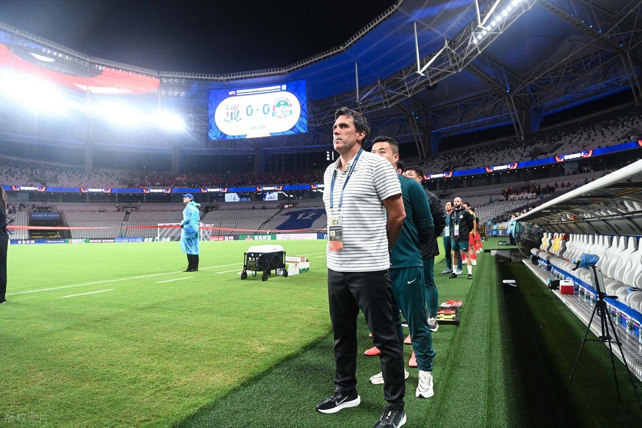 中场球员发挥极佳助球队实现胜利的简单介绍 中场球员发挥极佳助球队实现胜利的简单介绍