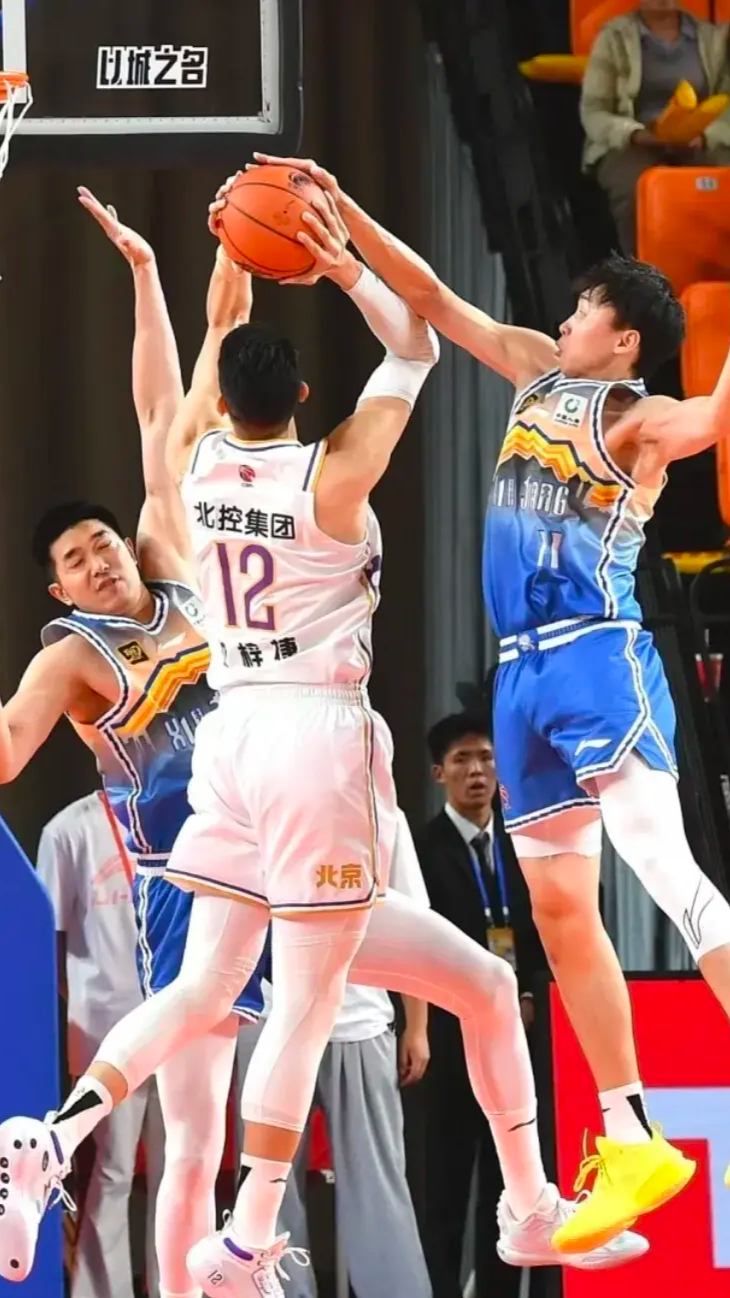 新疆男篮再胜一仗,凭借团队合作 新疆男篮再胜一仗,凭借团队合作