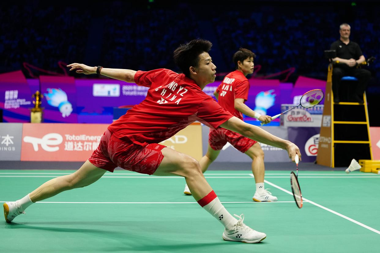 中国击败对手获得羽毛球冠军 中国击败对手获得羽毛球冠军