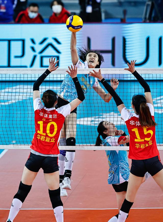 国家排球对抗赛进行中，安徽队迎战辽宁队