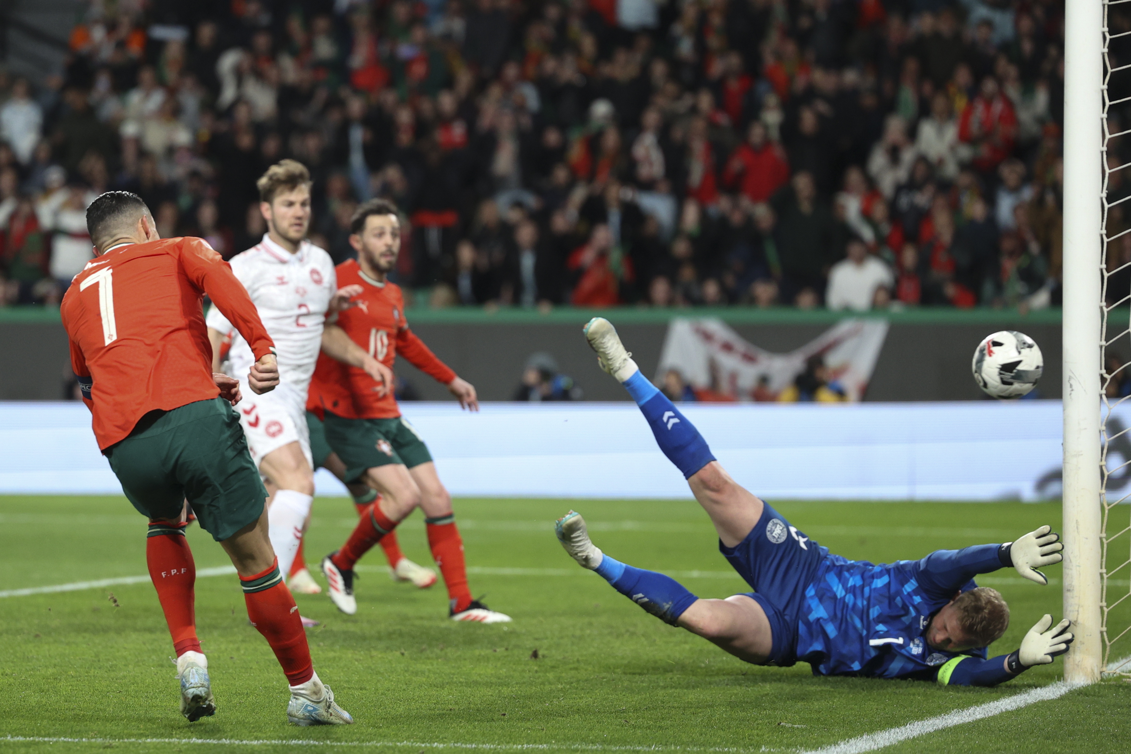 塞尔维亚足球雄心勃发，欧国联半决赛晋级的简单介绍